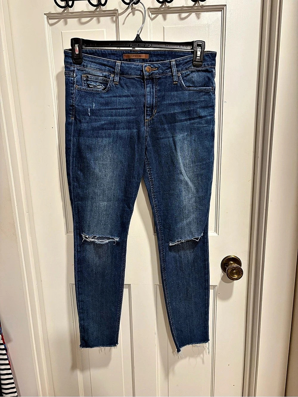 Joe's The Icon Flawless Mid Rise Skinny Ankle Distressed Knee - W30